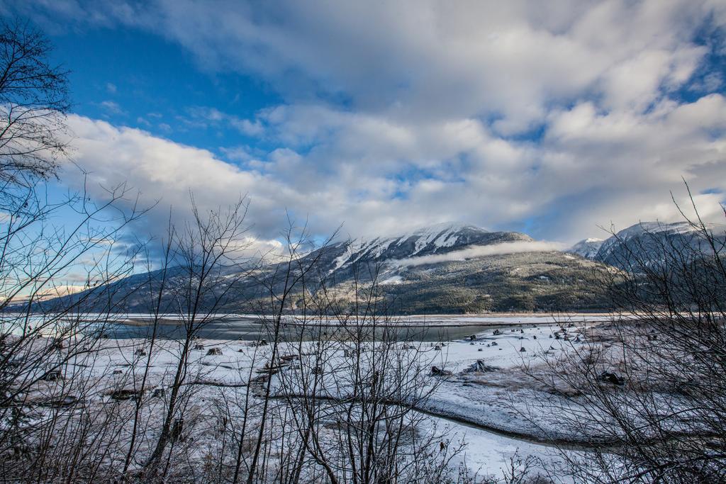 Mulvehill Creek Wilderness Inn And Wedding Chapel Ревелсток Экстерьер фото