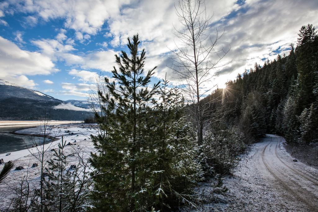 Mulvehill Creek Wilderness Inn And Wedding Chapel Ревелсток Экстерьер фото