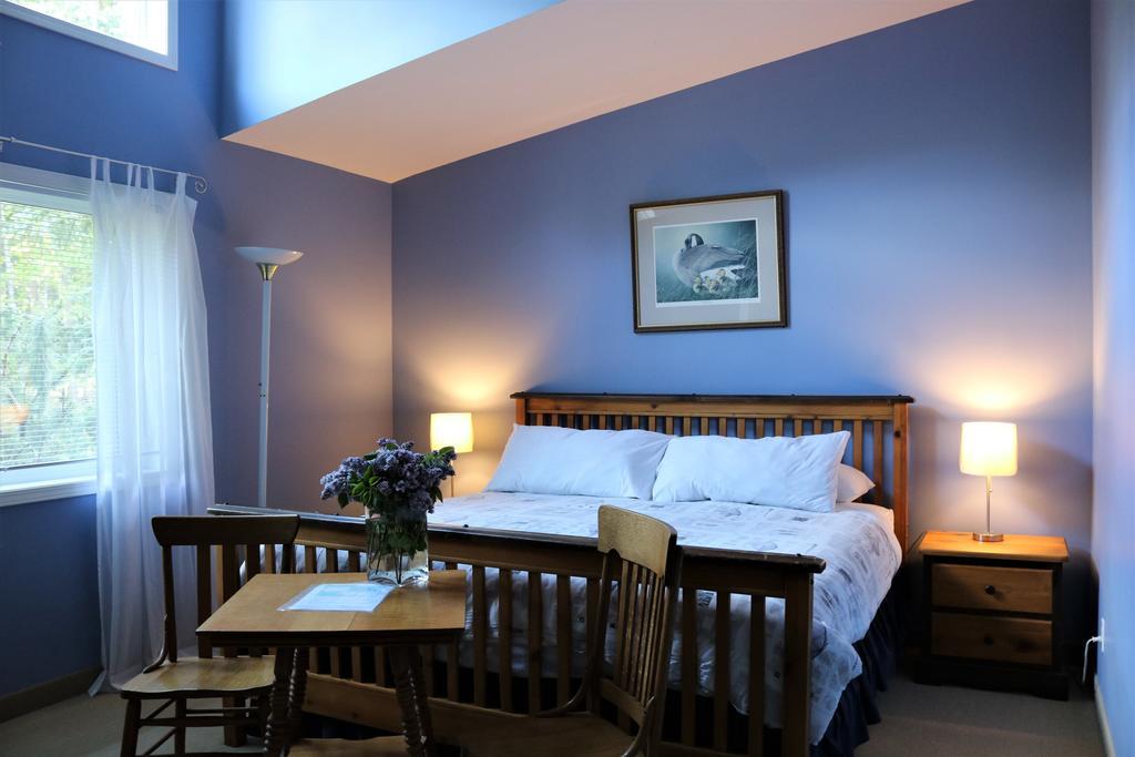 Mulvehill Creek Wilderness Inn And Wedding Chapel Ревелсток Экстерьер фото