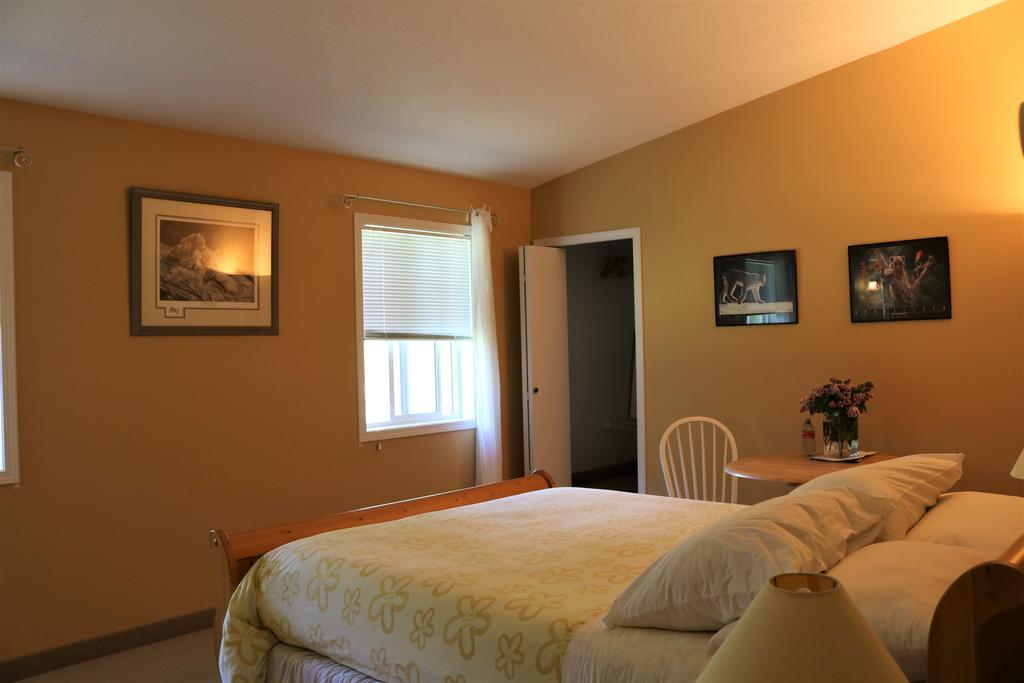 Mulvehill Creek Wilderness Inn And Wedding Chapel Ревелсток Экстерьер фото