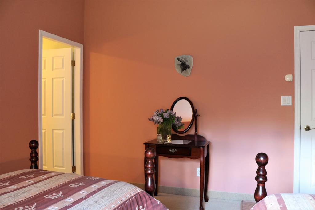 Mulvehill Creek Wilderness Inn And Wedding Chapel Ревелсток Экстерьер фото