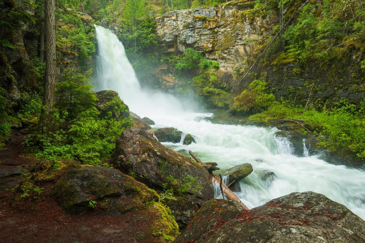 Mulvehill Creek Wilderness Inn And Wedding Chapel Ревелсток Экстерьер фото