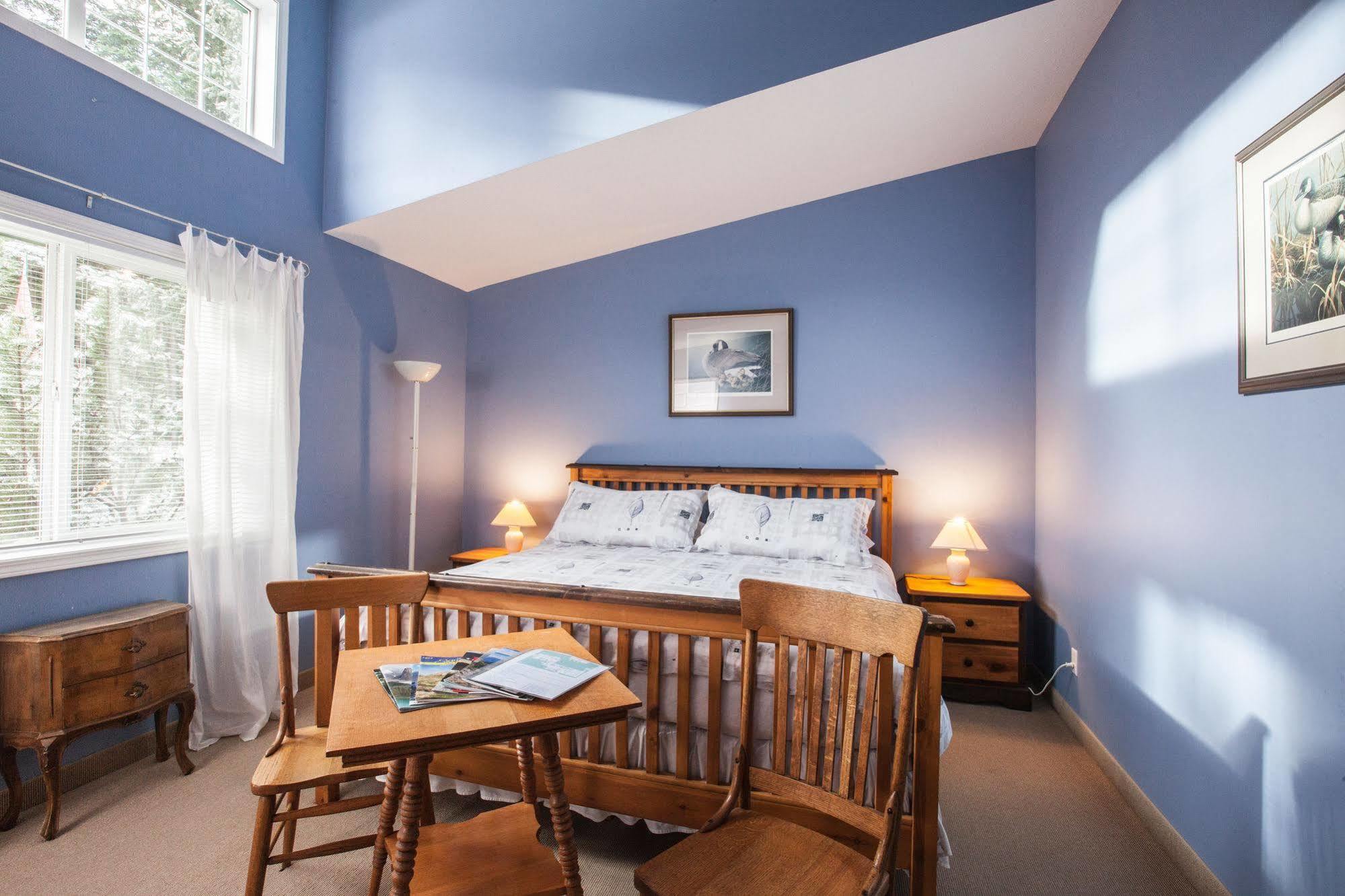 Mulvehill Creek Wilderness Inn And Wedding Chapel Ревелсток Экстерьер фото