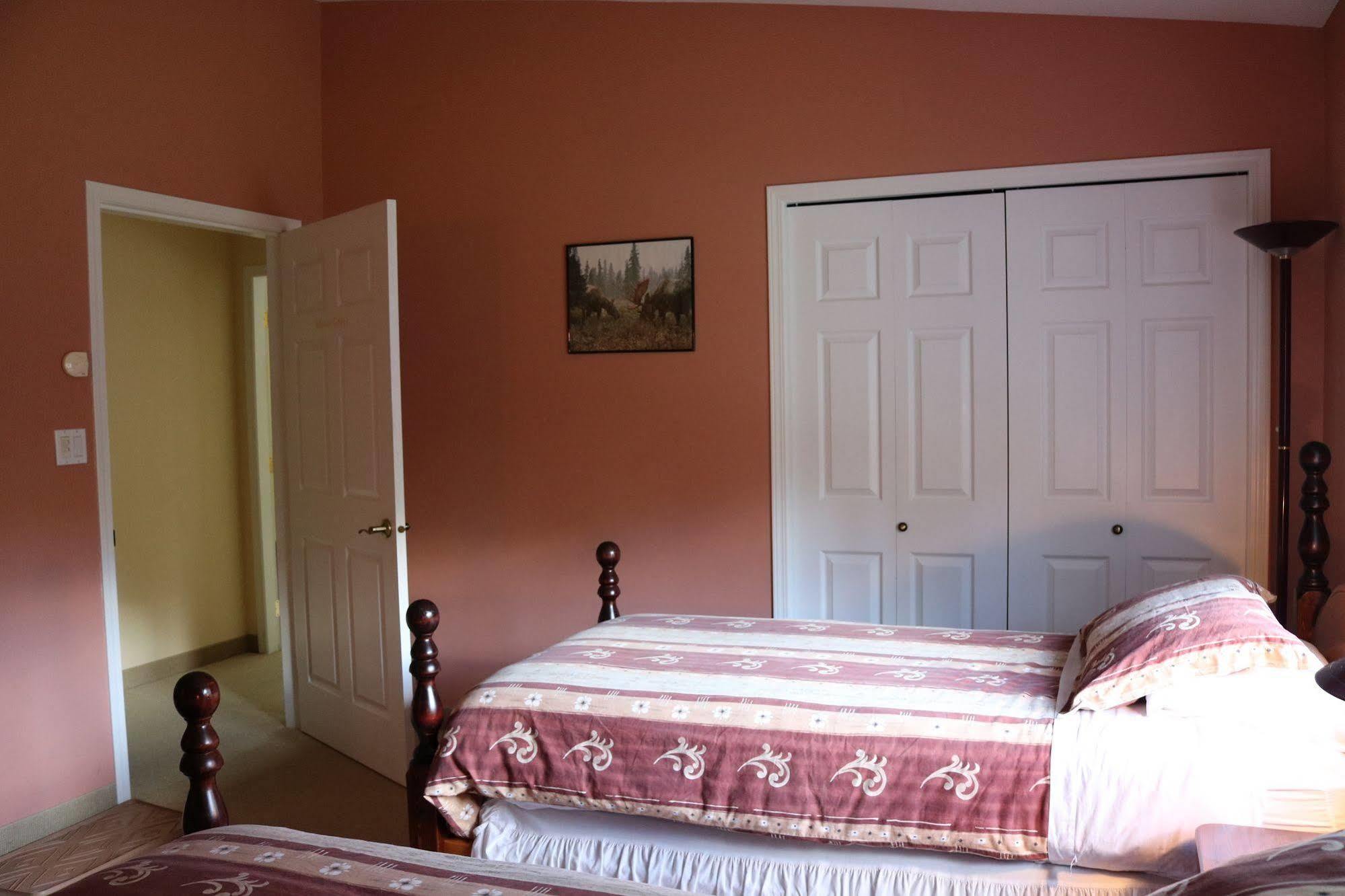 Mulvehill Creek Wilderness Inn And Wedding Chapel Ревелсток Экстерьер фото
