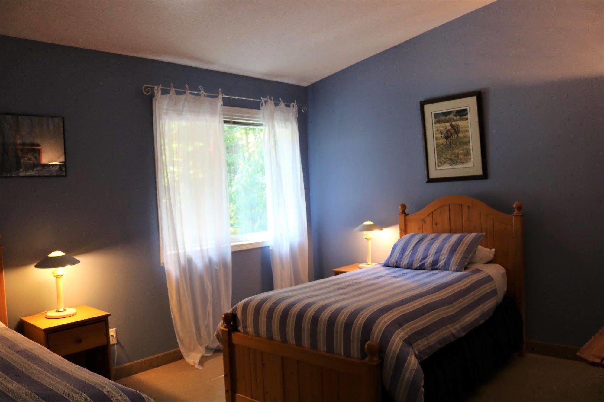 Mulvehill Creek Wilderness Inn And Wedding Chapel Ревелсток Экстерьер фото