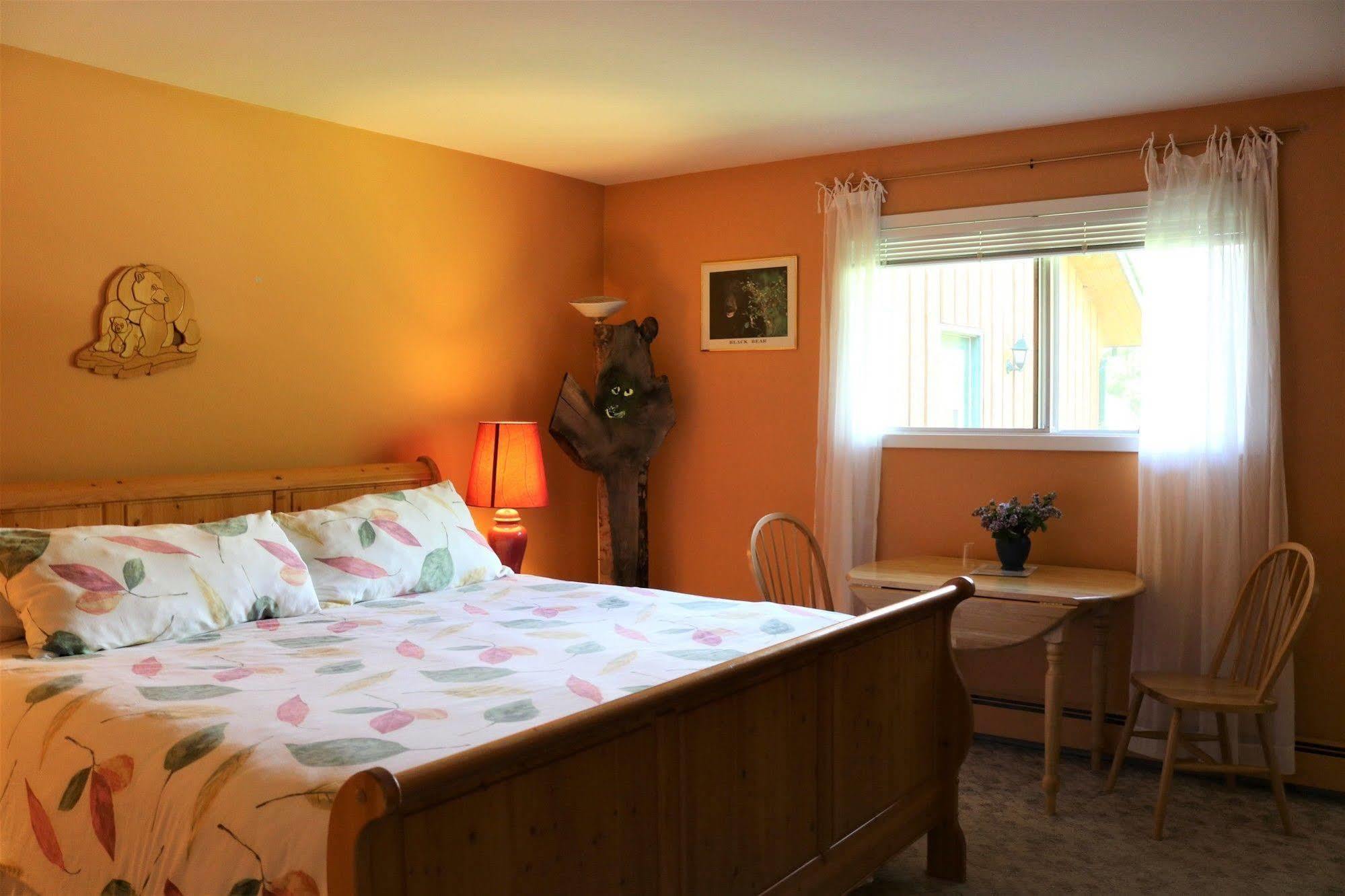 Mulvehill Creek Wilderness Inn And Wedding Chapel Ревелсток Экстерьер фото