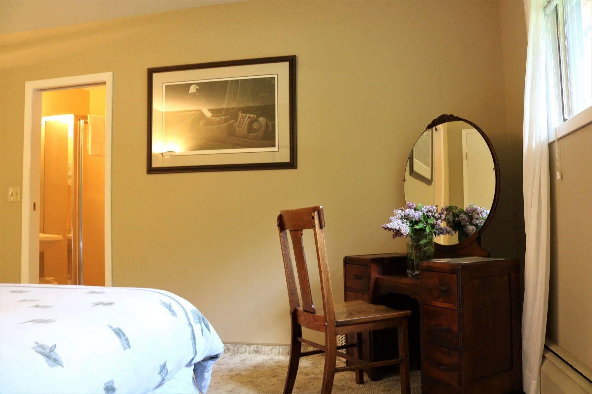 Mulvehill Creek Wilderness Inn And Wedding Chapel Ревелсток Экстерьер фото