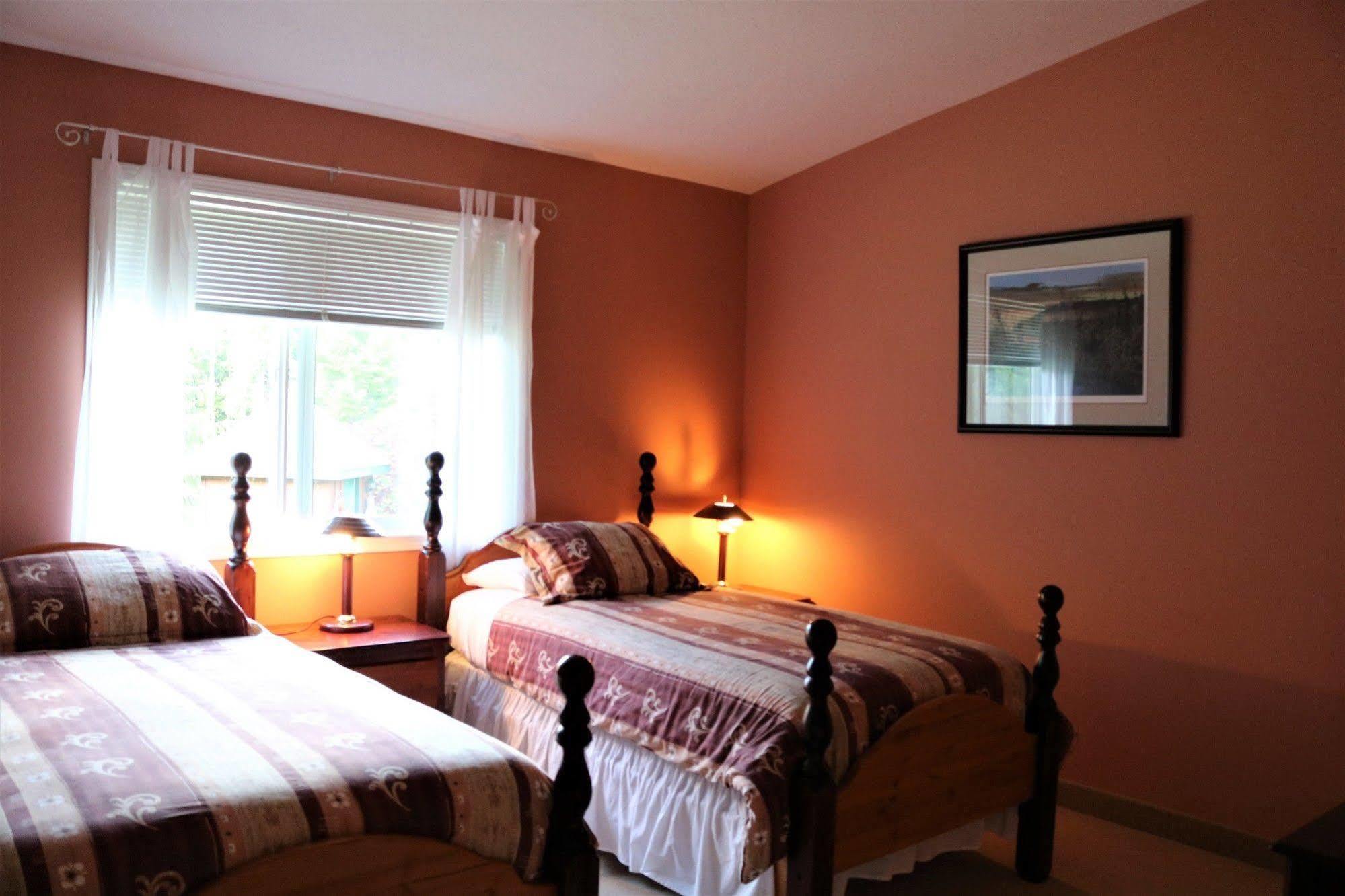 Mulvehill Creek Wilderness Inn And Wedding Chapel Ревелсток Экстерьер фото