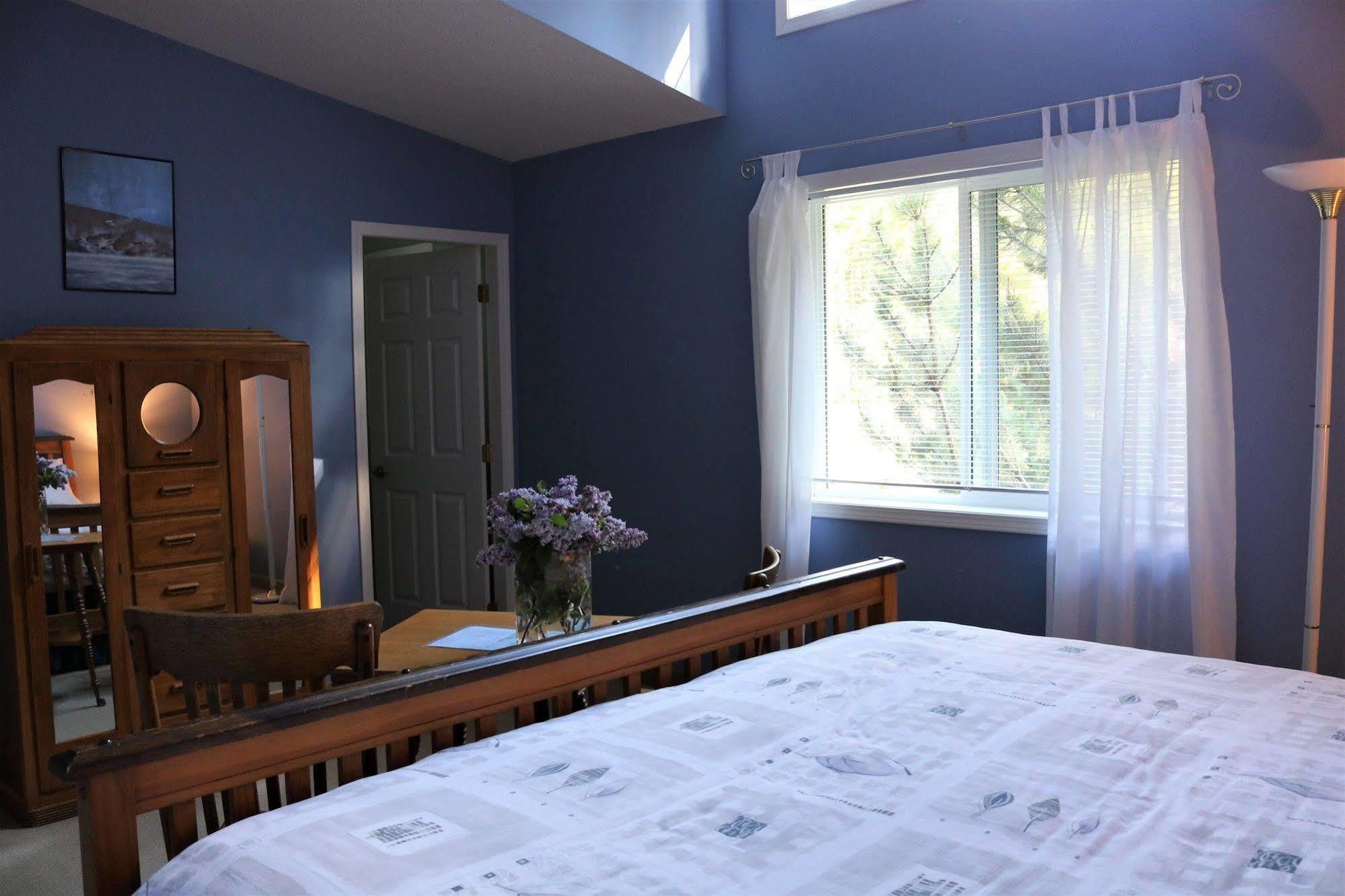 Mulvehill Creek Wilderness Inn And Wedding Chapel Ревелсток Экстерьер фото