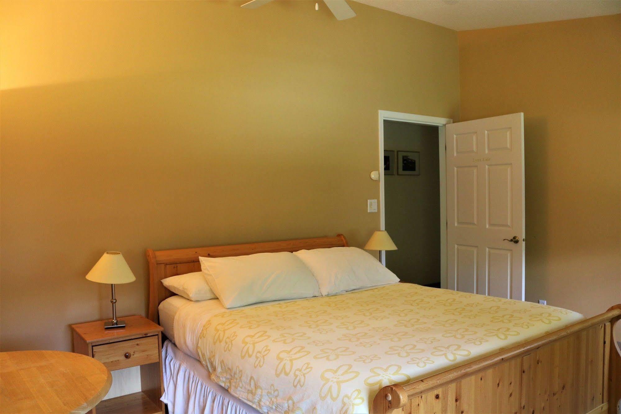 Mulvehill Creek Wilderness Inn And Wedding Chapel Ревелсток Экстерьер фото